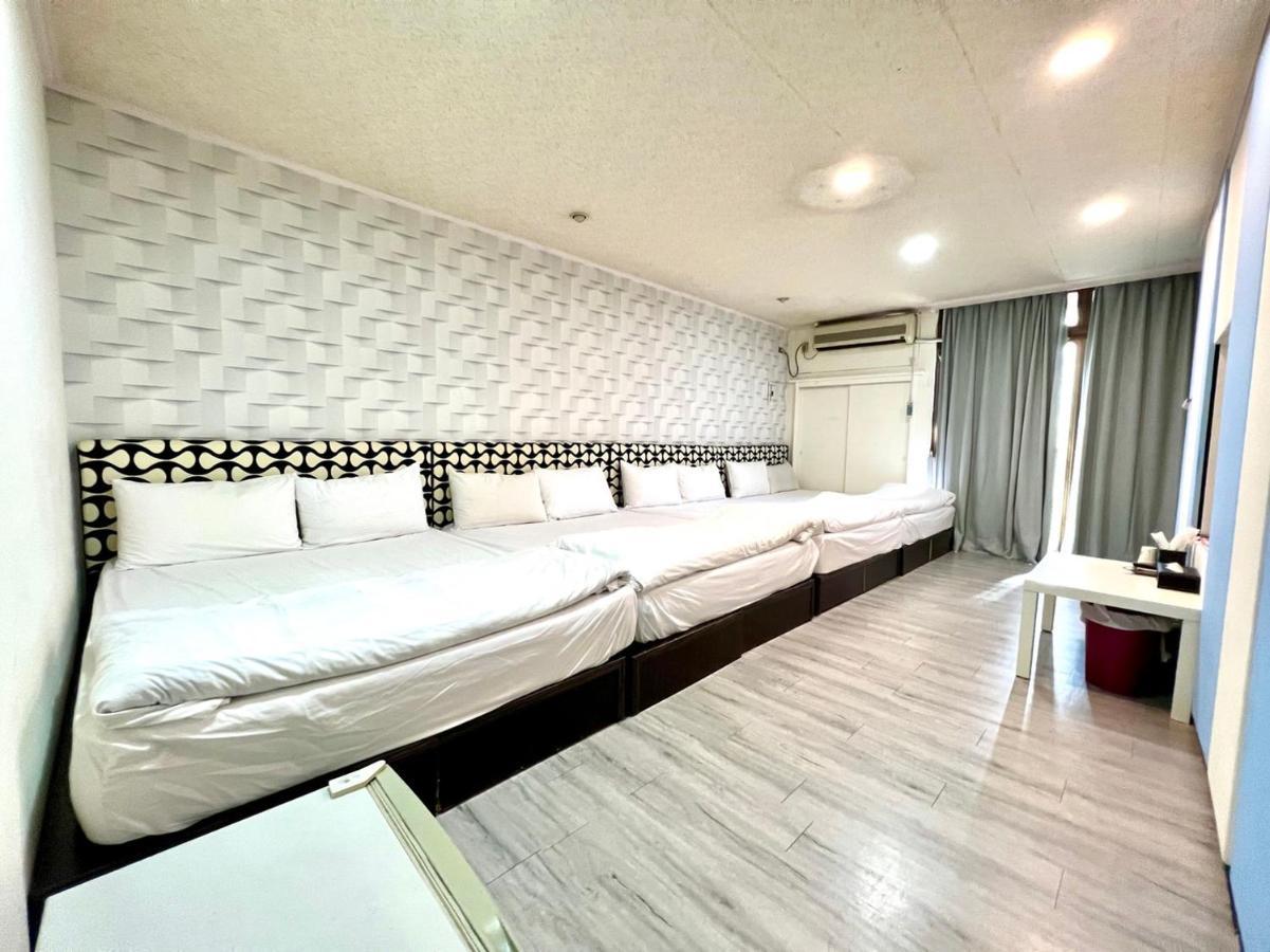 Apartmán 逢甲mickey House Tchaj-čung Exteriér fotografie